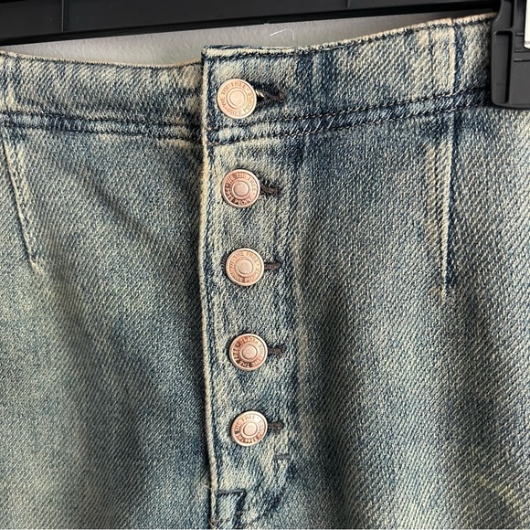 We The Free Osaka Relaxed Short in Spearmint Faded Denim - Size 28 - Picture 4 of 8